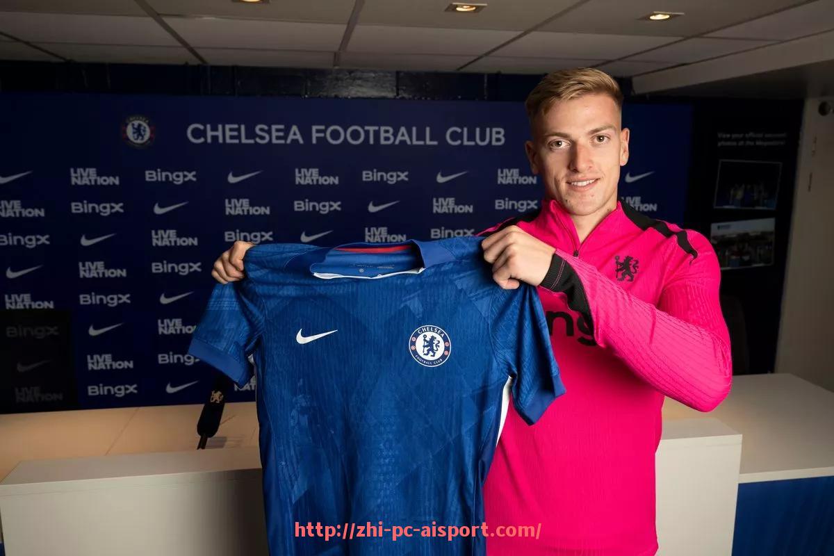 爱体育-目前效力于英超的日本现役足球运动员名单